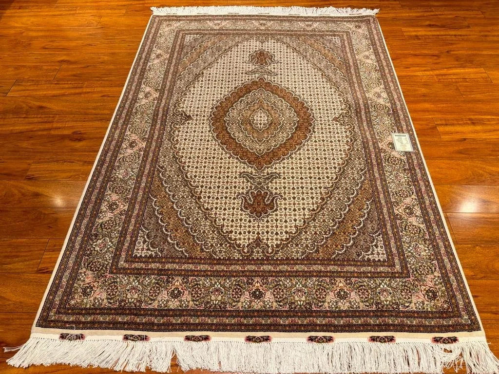 4'9"x6'9" Tabriz, Classic