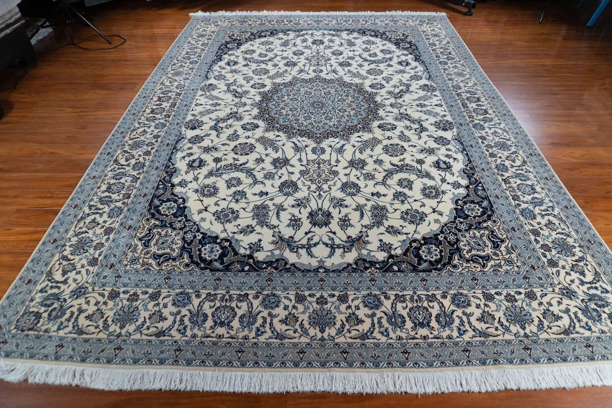 8'7"x12'4" Naein