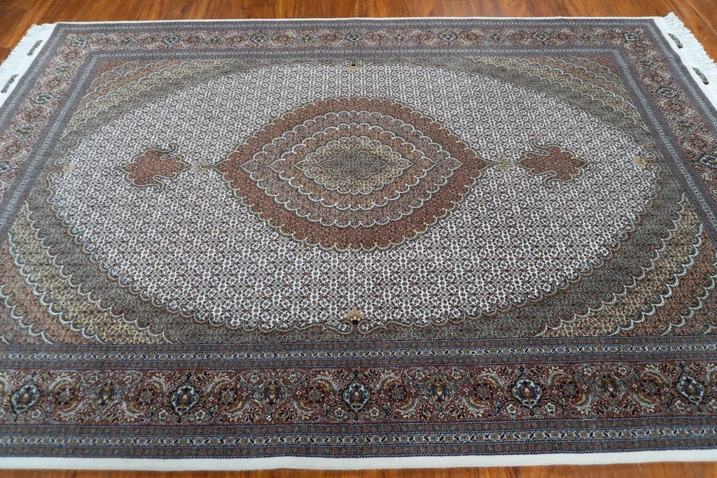 6'8"x10'1" Tabriz
