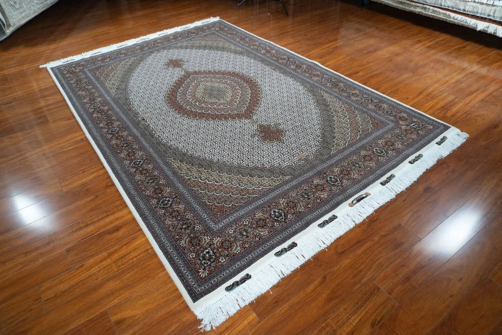 6'8"x10'1" Tabriz