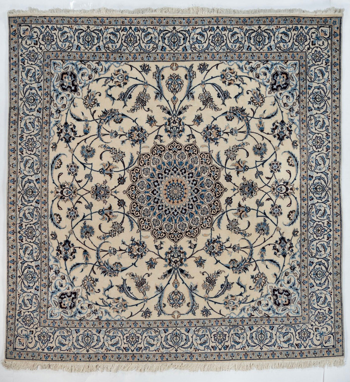Round Naein Persian Traditional Rug