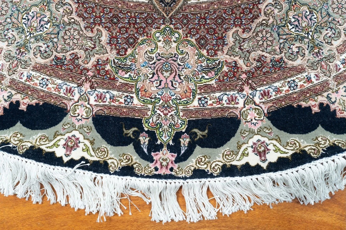 6'8"x6'8" Tabriz, Classic