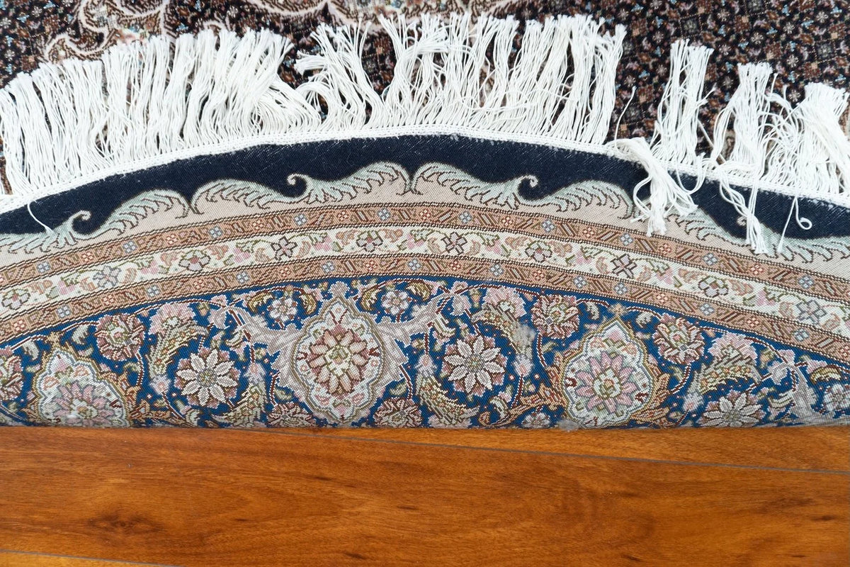 6'8"x6'8" Tabriz, Classic