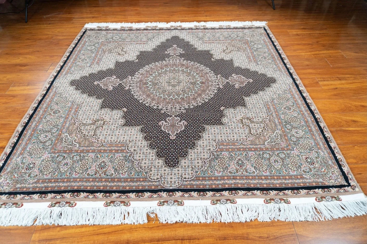 6'6"x6'6" Tabriz, Classic
