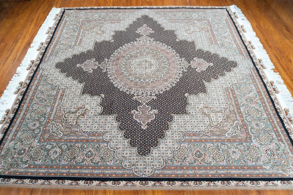 6'6"x6'6" Tabriz, Classic