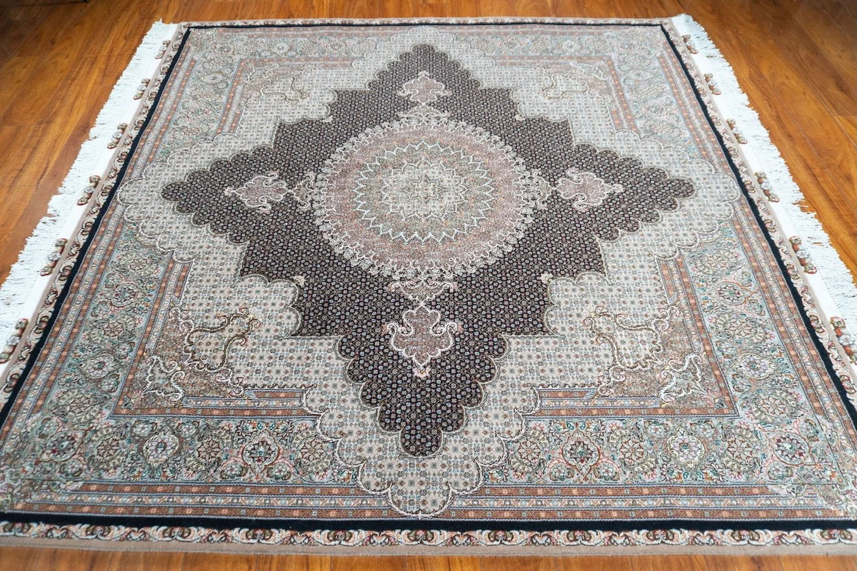 6'6"x6'6" Tabriz, Classic