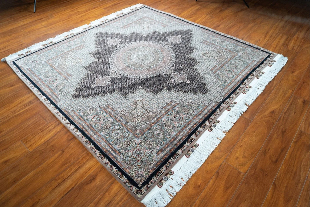 6'6"x6'6" Tabriz, Classic