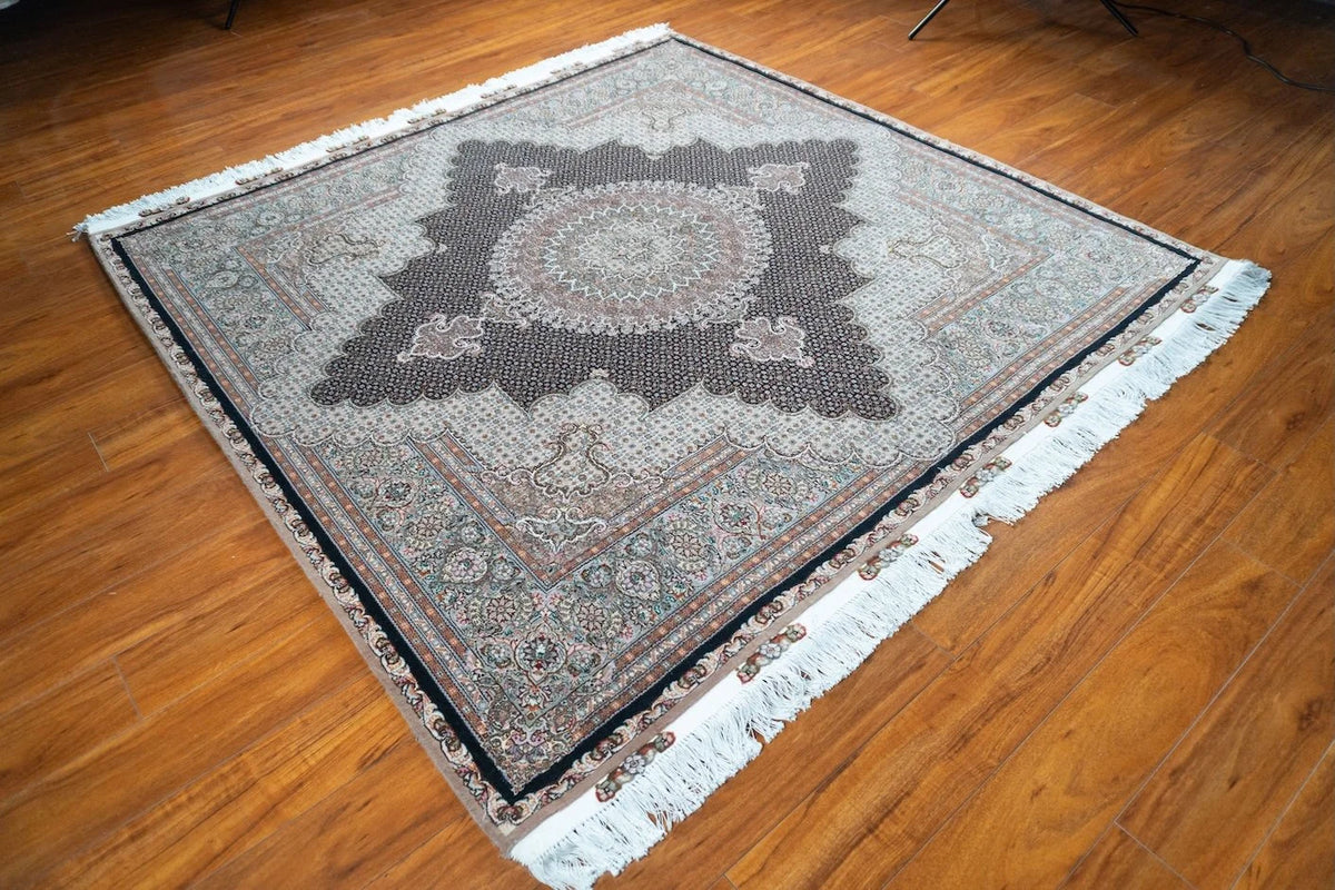 6'6"x6'6" Tabriz, Classic
