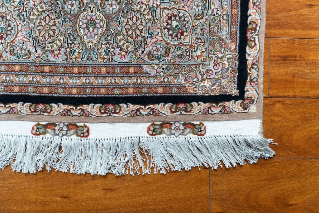 6'6"x6'6" Tabriz, Classic