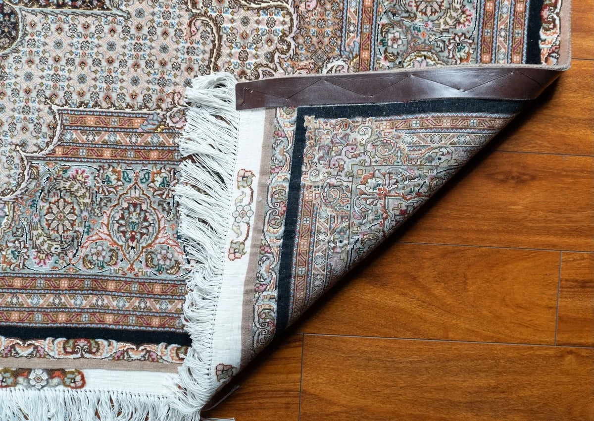 6'6"x6'6" Tabriz, Classic