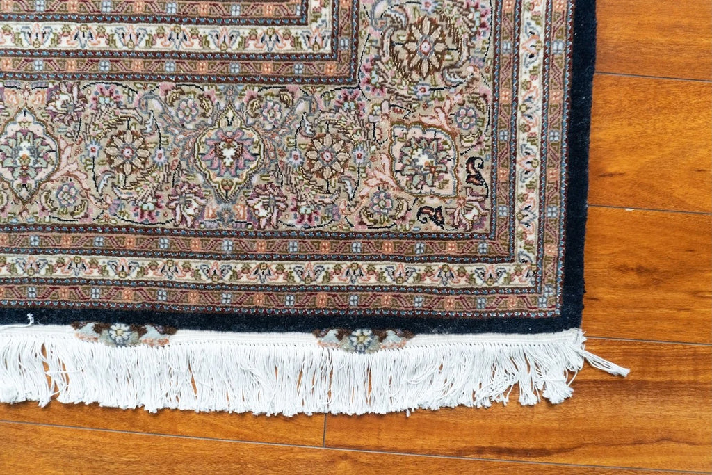 6'6"x6'6" Tabriz, Classic
