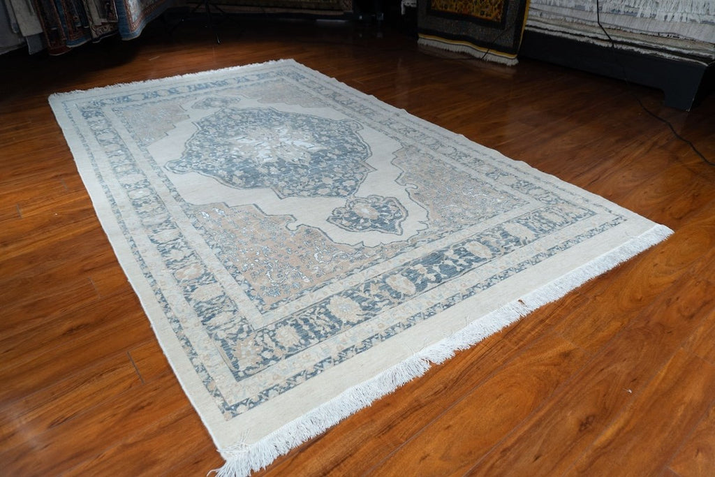6'x10'5" Senneh, Classic