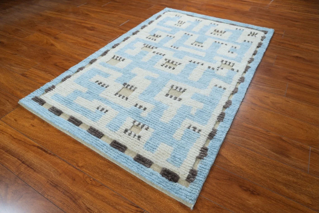 3'3"x5'2" Brita, Modern