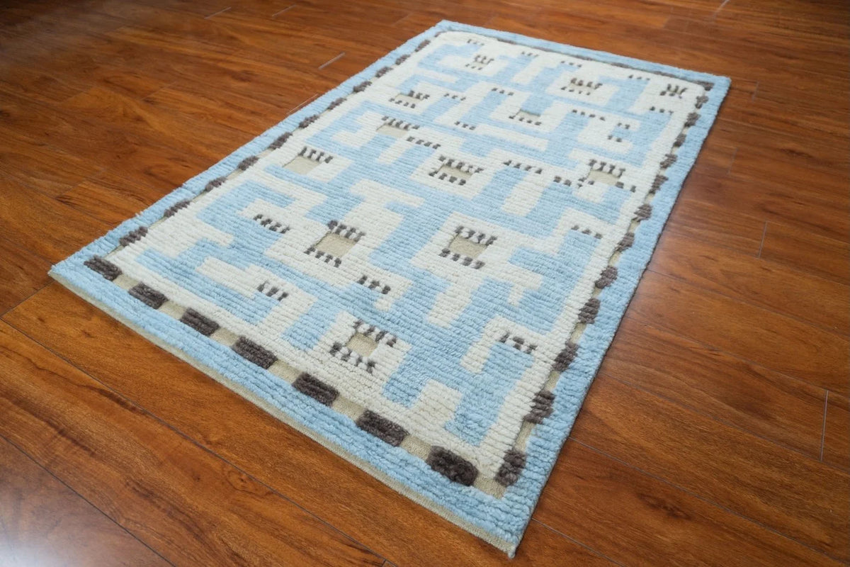 3'3"x5'2" Brita, Modern