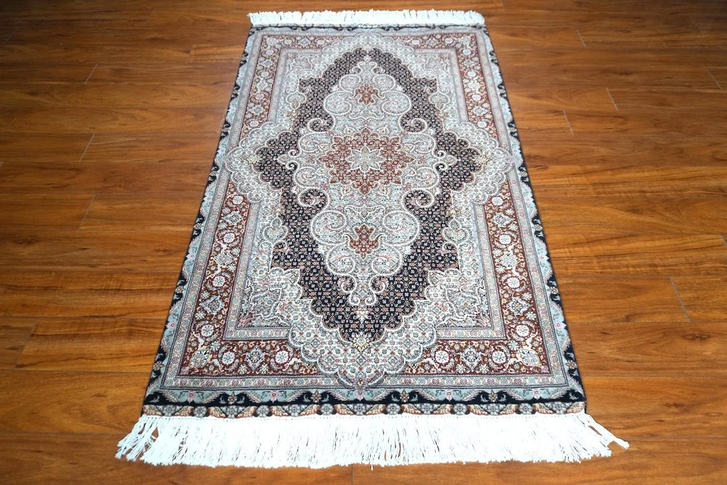 3'4"x5'2" Tabriz, Classic