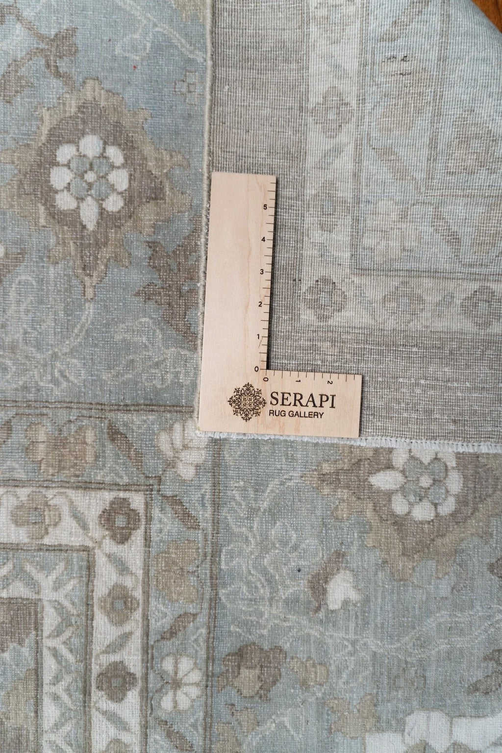 12'2"x15'3" Sultanabad, Classic