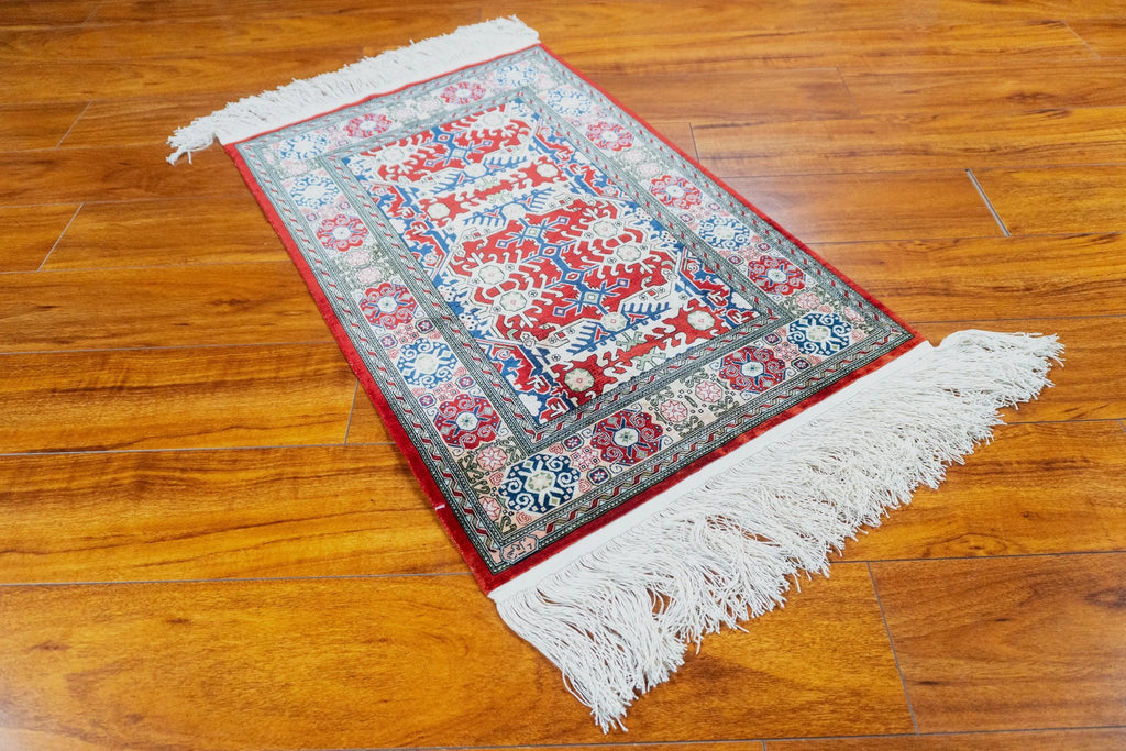 1'10 X 2' 9" Hereke, Classic