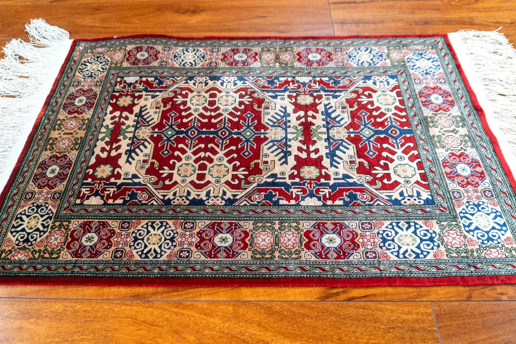 1'10 X 2' 9" Hereke, Classic