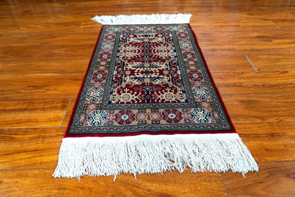 1'10 X 2' 9" Hereke, Classic