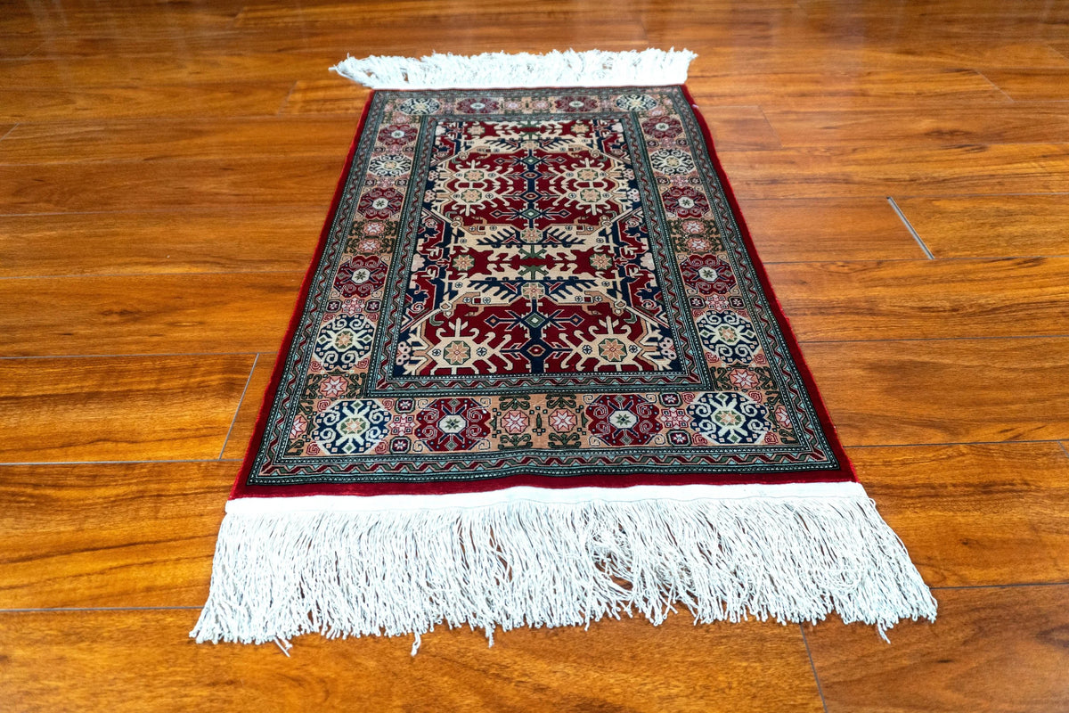 1'10 X 2' 9" Hereke, Classic