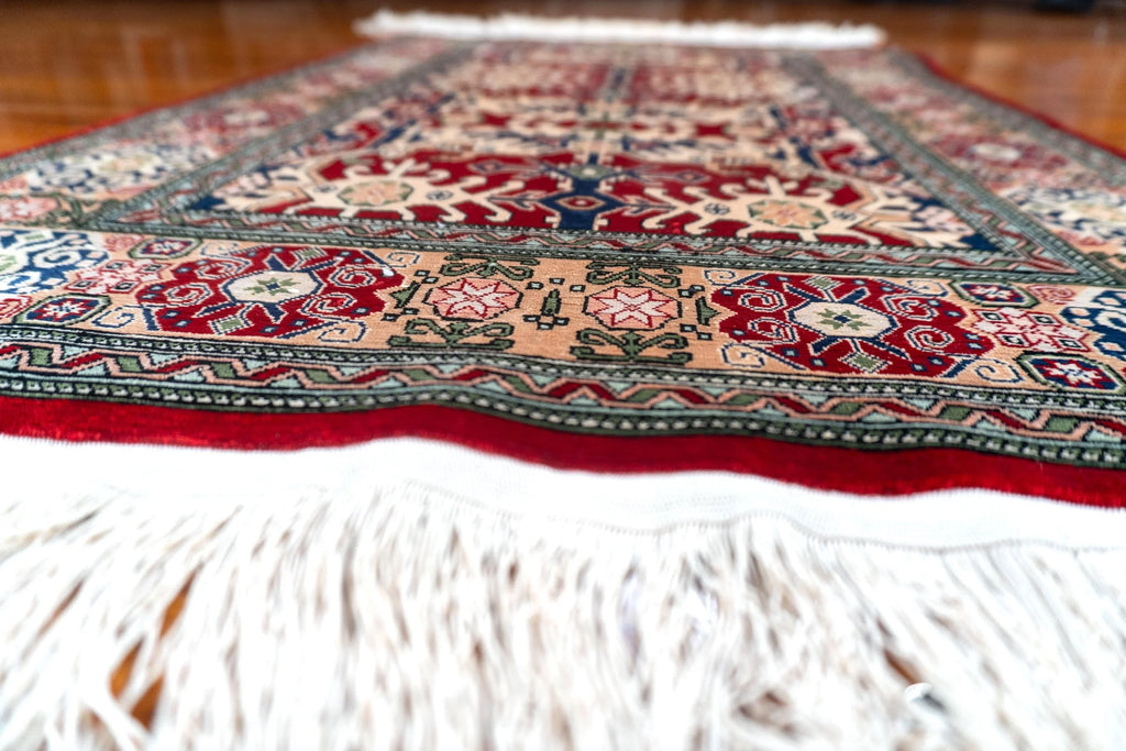 1'10 X 2' 9" Hereke, Classic