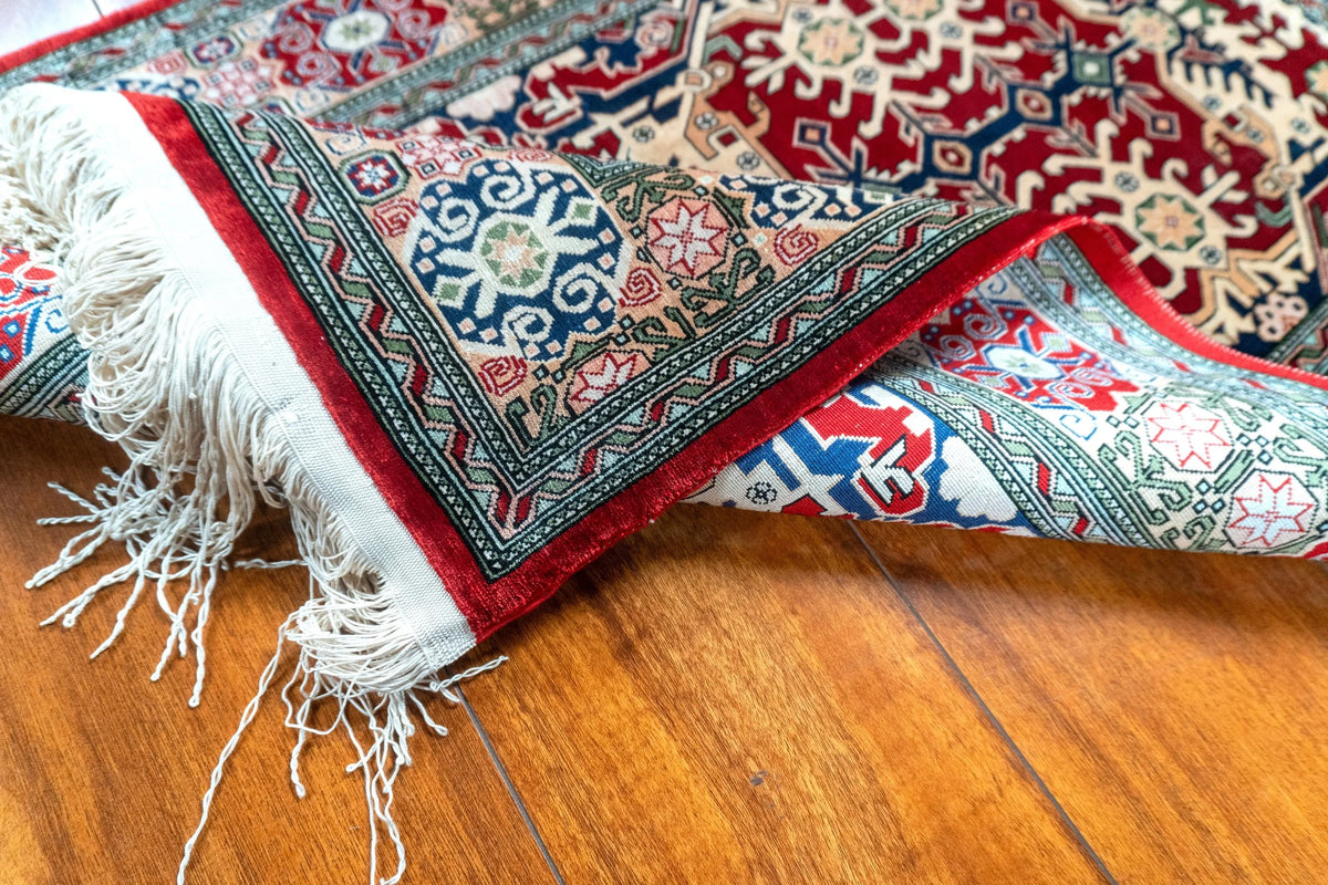1'10 X 2' 9" Hereke, Classic