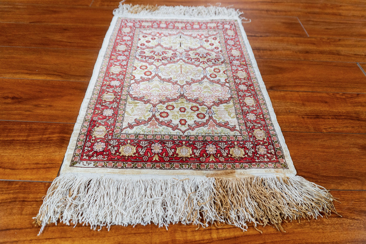 1' 6 X 2' 1"" Hereke, Antique