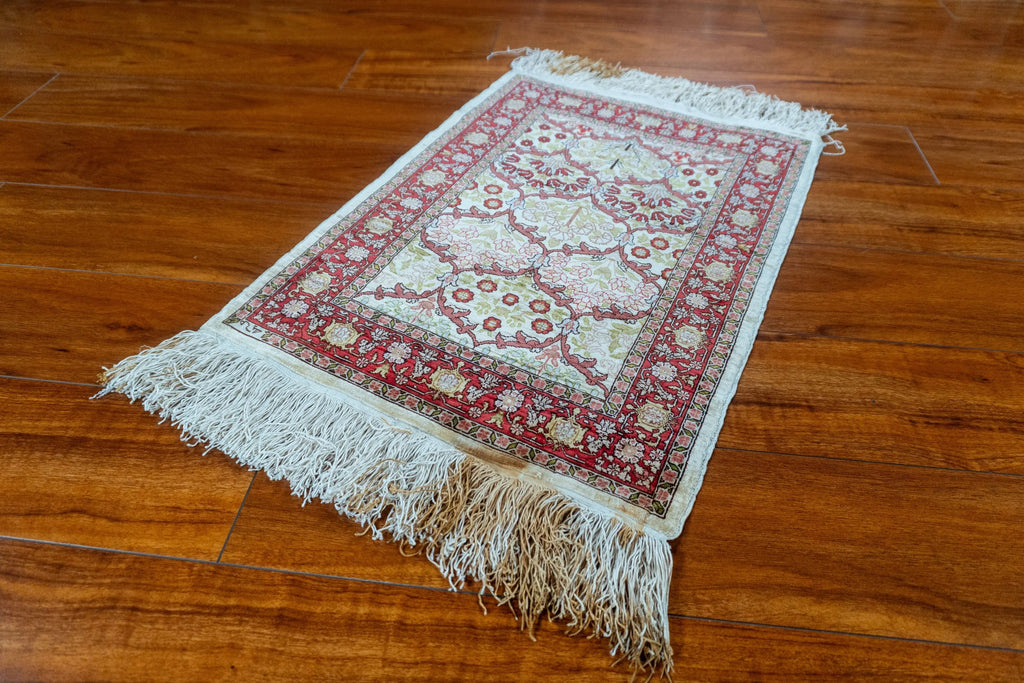 1' 6 X 2' 1"" Hereke, Antique