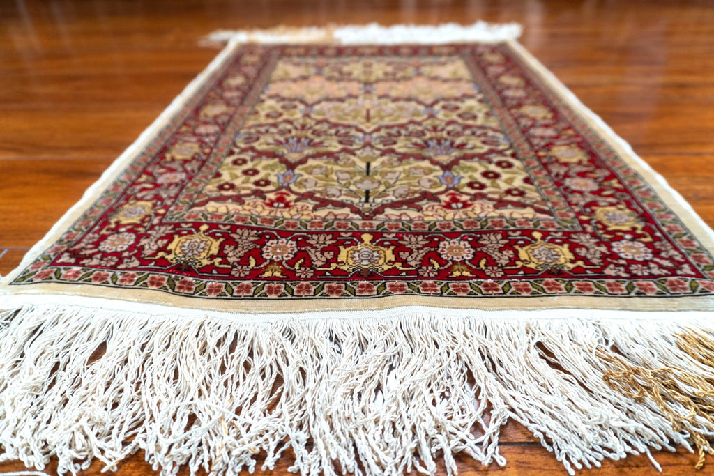 1' 6 X 2' 1"" Hereke, Antique