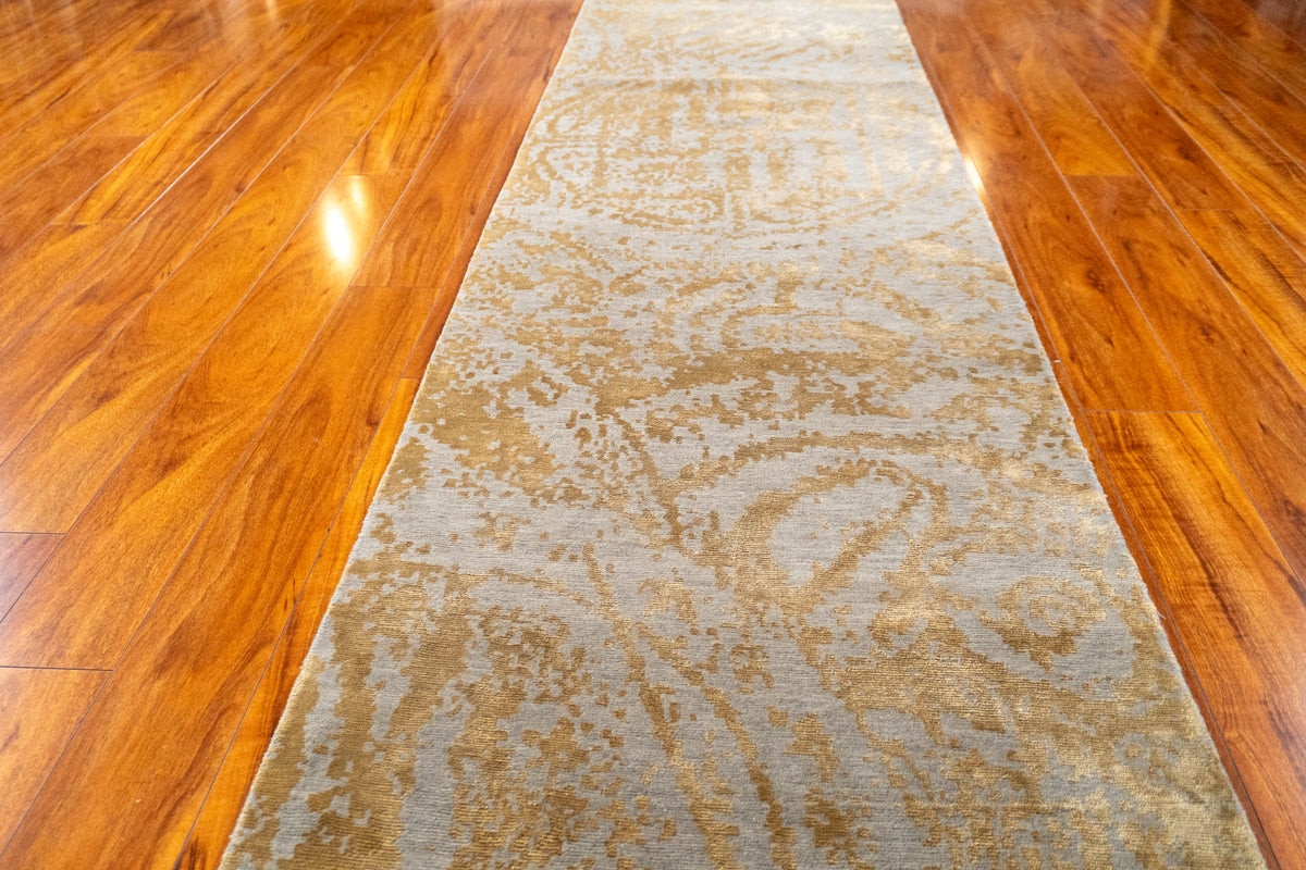 Low angle view along the Nummus runner showing gold swirls on gray