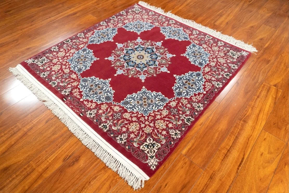 4'4"x 4'9" Isfahan, Classic