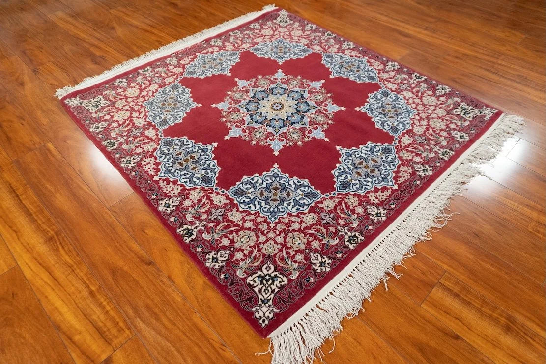 4'4"x 4'9" Isfahan, Classic