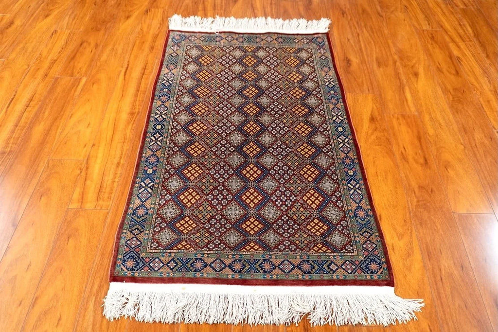 2'9"x 4'10" Hereke, Classic