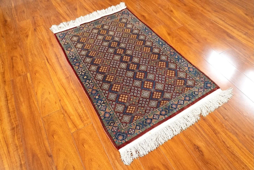 2'9"x 4'10" Hereke, Classic