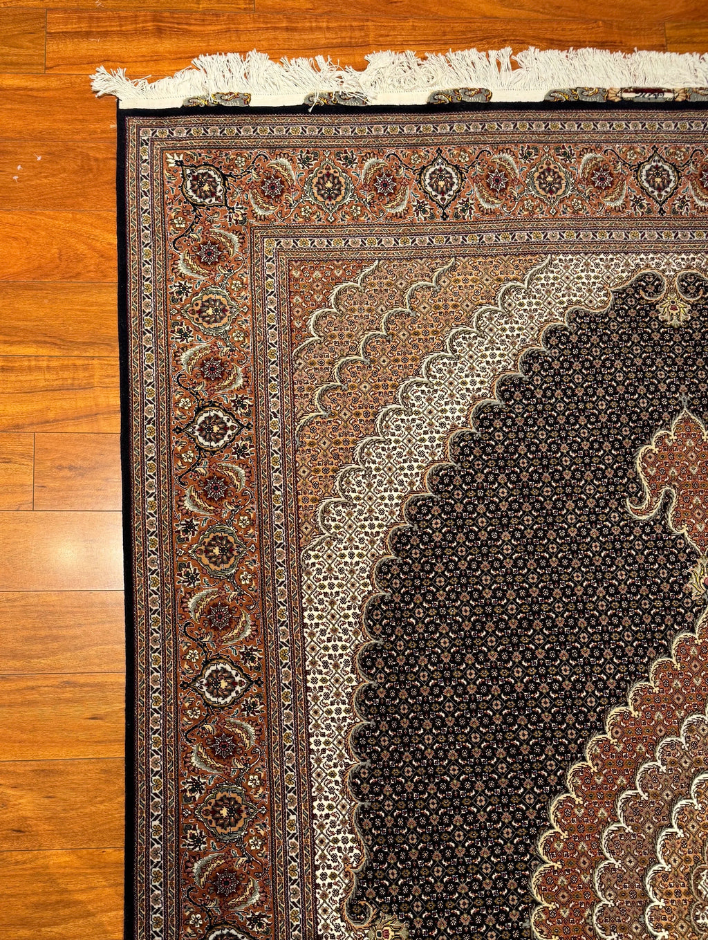 6'8"x10'1" Tabriz, Classic