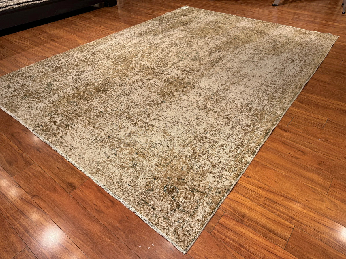 7'2"x10'7" Vintage, Transitional