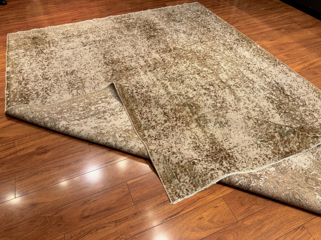 7'2"x10'7" Vintage, Transitional