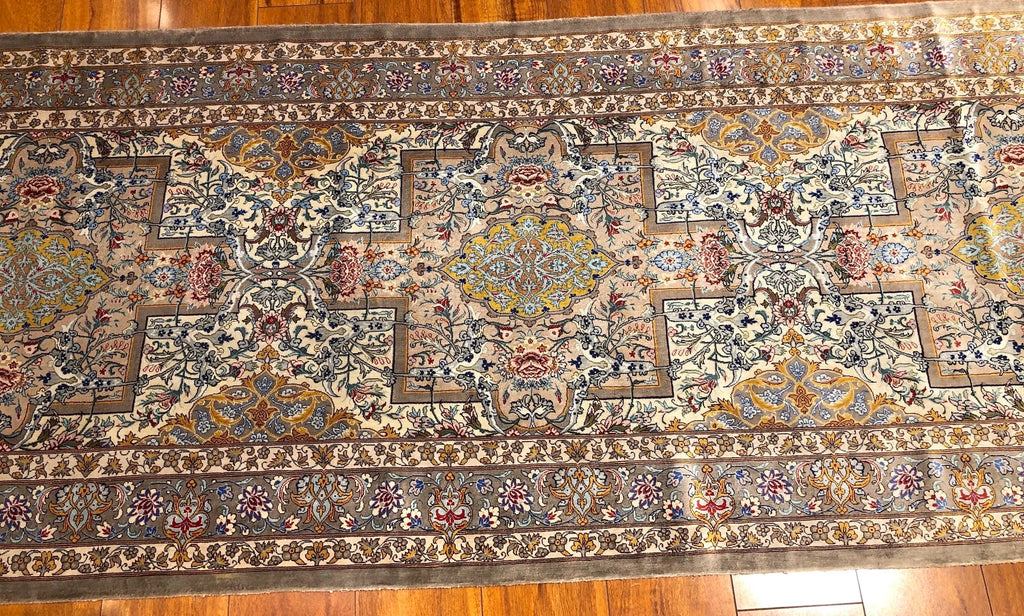 2'7"x16'8" Silk Qum, Classic