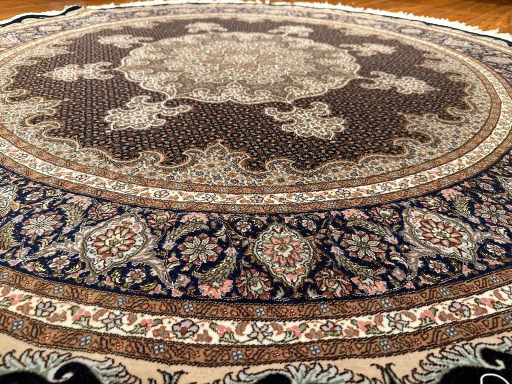 6'8"x6'8" Tabriz, Classic