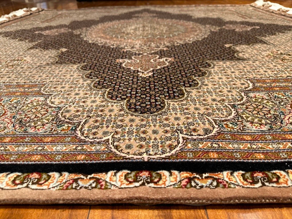 6'6"x6'6" Tabriz, Classic