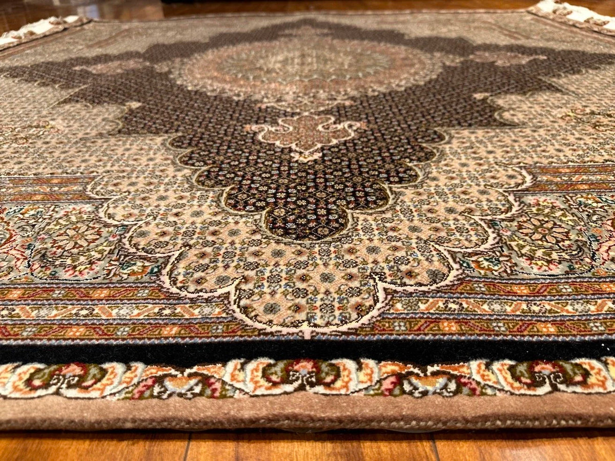 6'6"x6'6" Tabriz, Classic