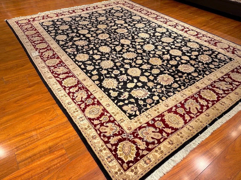 8'1"x11'3" Tabriz, Classic
