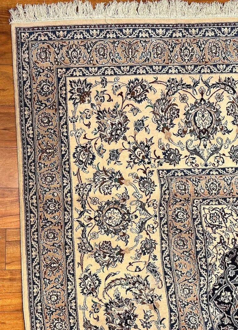 13'x20' Naein, Classic
