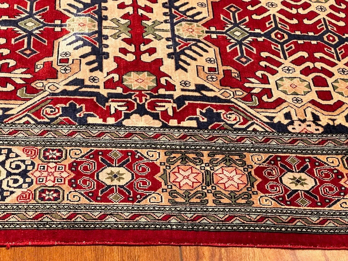 1'10 X 2' 9" Hereke, Classic