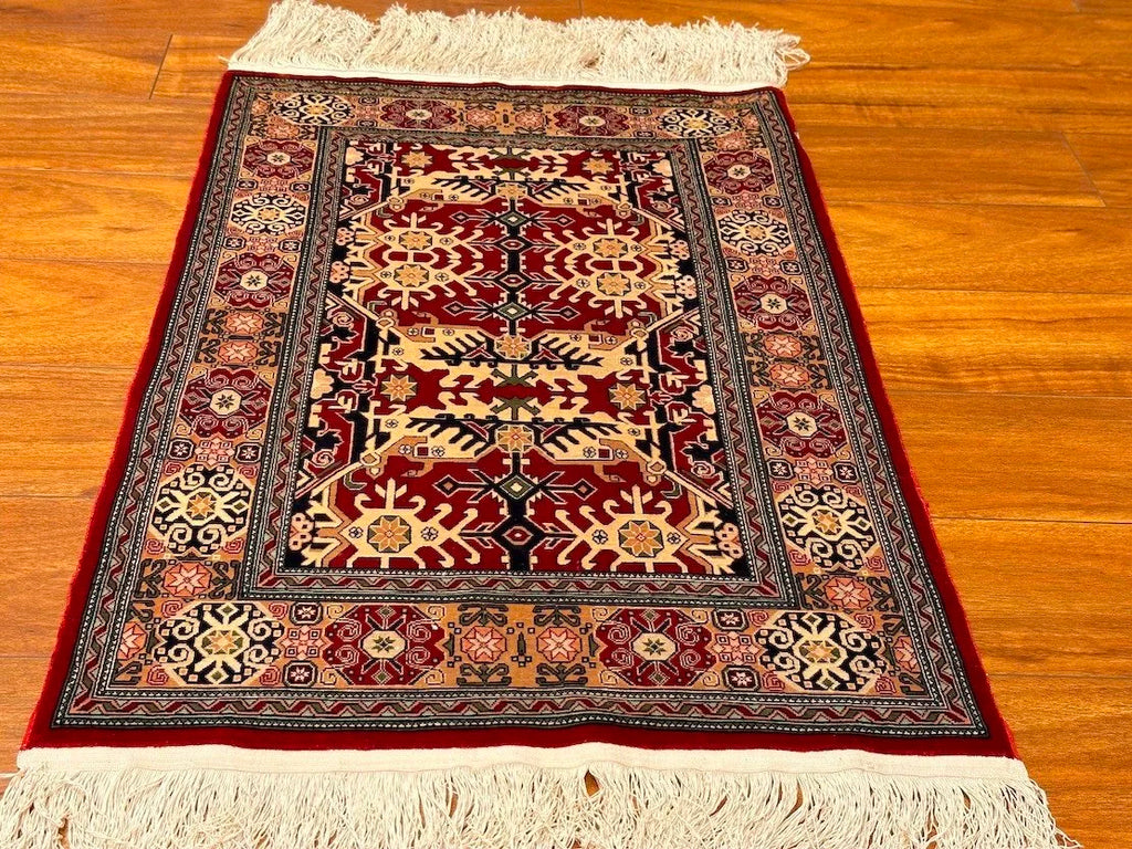 1'10 X 2' 9" Hereke, Classic