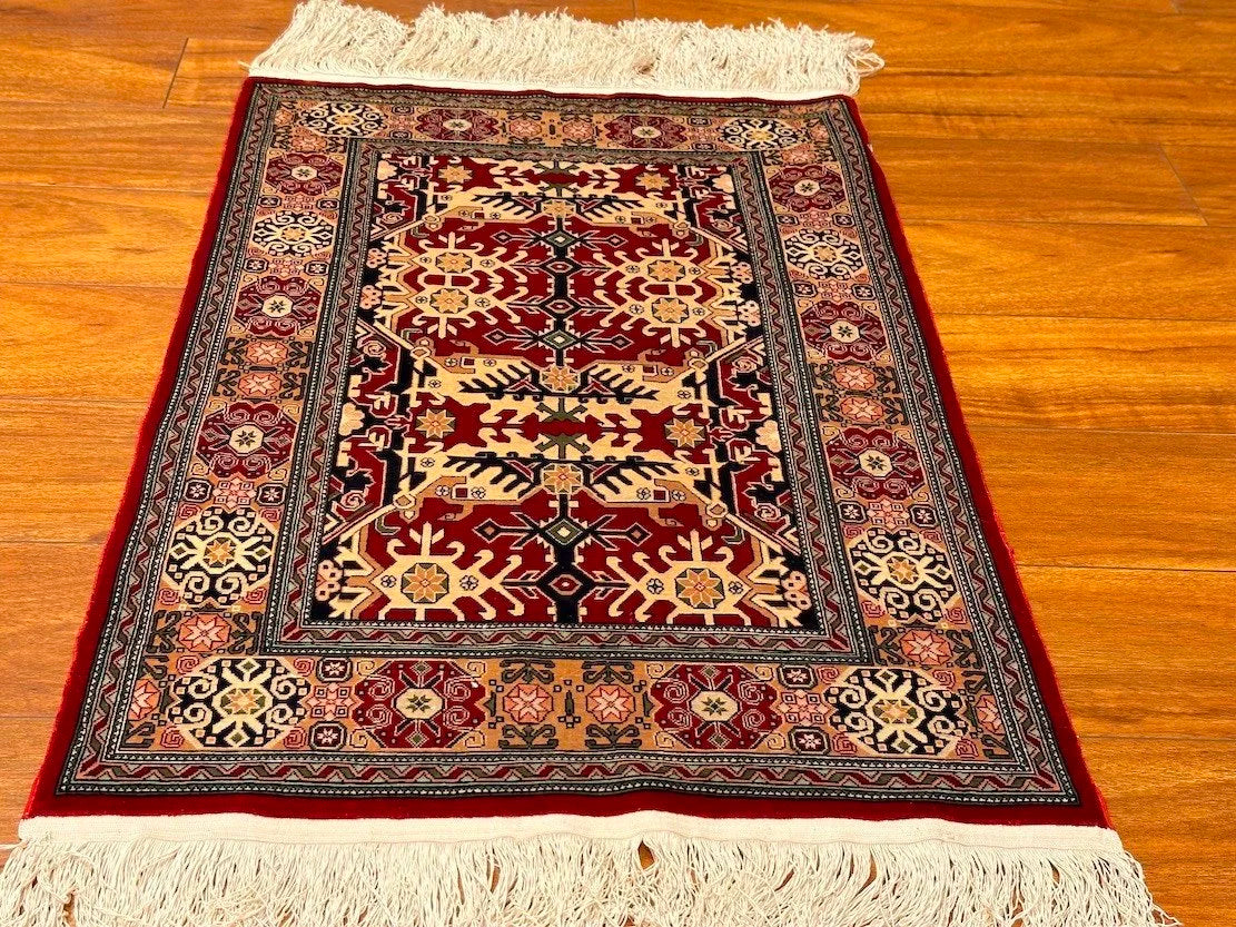 1'10 X 2' 9" Hereke, Classic
