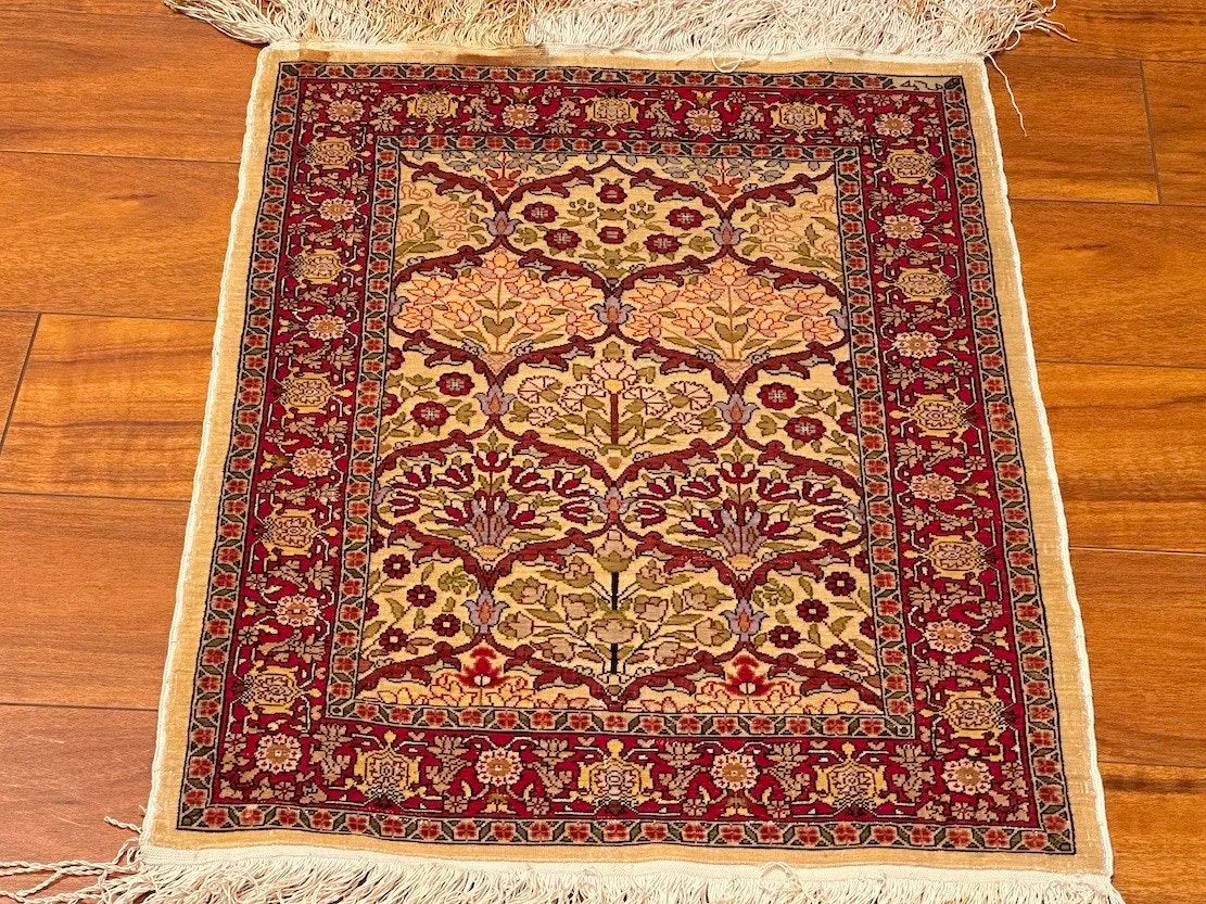 1' 6 X 2' 1"" Hereke, Antique