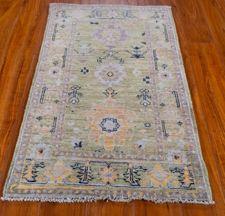 2'1" x 3'2" Oushak, Classic