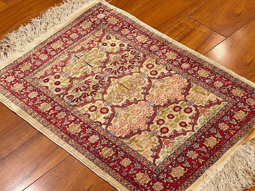 1' 6 X 2' 1"" Hereke, Antique