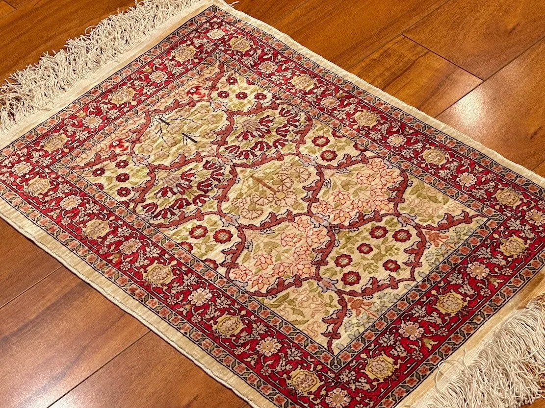 1' 6 X 2' 1"" Hereke, Antique